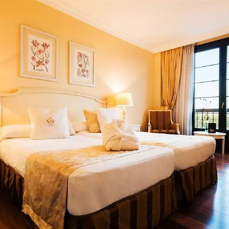 アパートホテル インペラティツ 3*