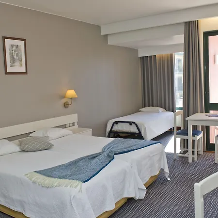 アパートホテル インペラティツ 3*